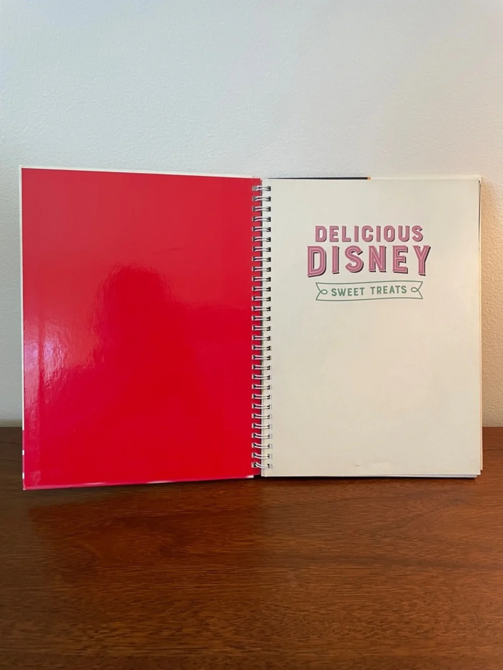 Disney Delicious Disney Sweet Treats Cookbook - Cakes, Breads, Drinks